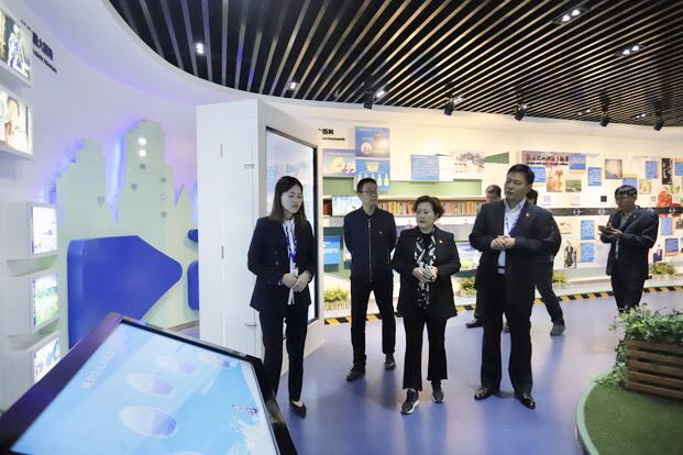 鄭州二七區委組織部常務副部長王波一行 蒞臨我公司考察指導黨建工作 鄭州二七區委組織部常務副部長王波一行 蒞臨我公司考察指導黨建工作