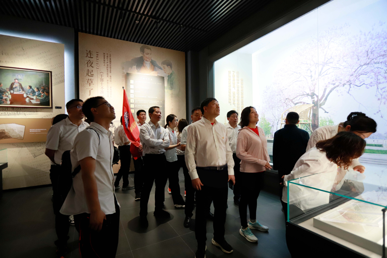 砥礪初心使命，汲取奮進力量丨花花牛乳業(yè)集團黨委組織開展學習“焦裕祿精神”主題黨日活動