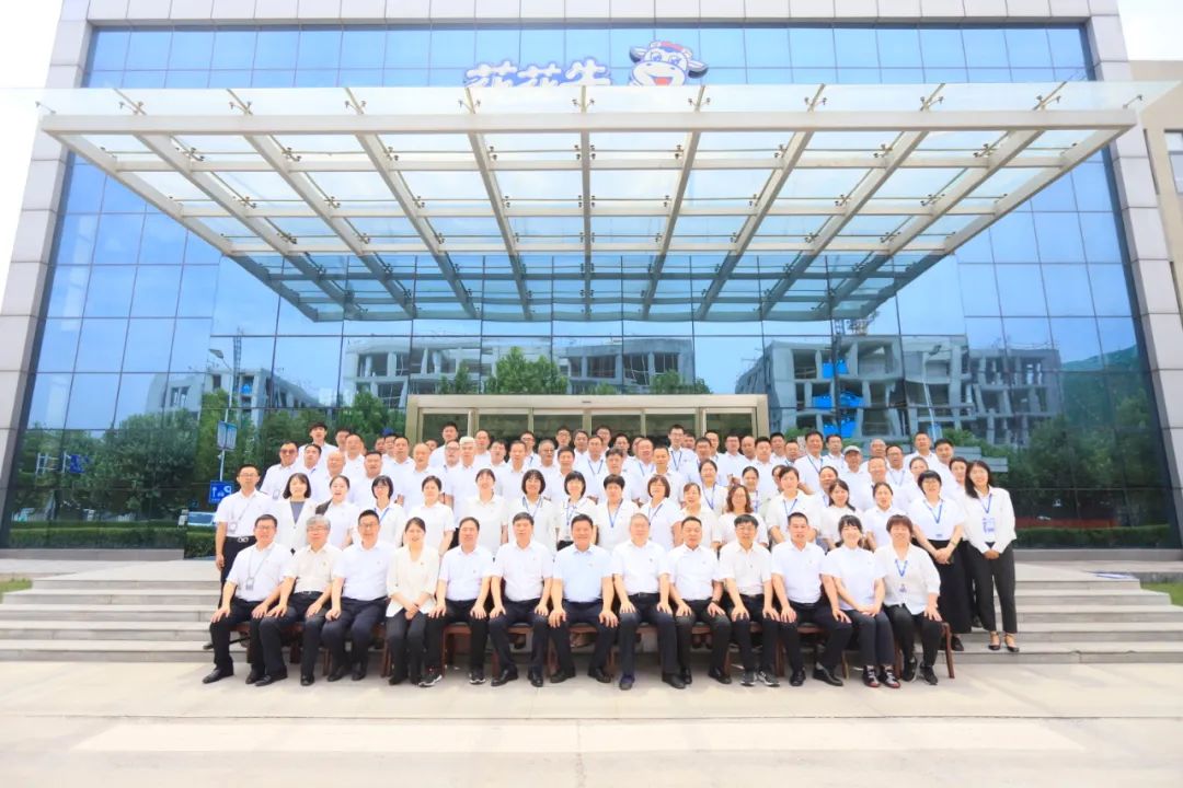 中國共產黨河南花花牛乳業集團股份有限公司第二屆委員會第二次黨員大會勝利召開 中國共產黨河南花花牛乳業集團股份有限公司第二屆委員會第二次黨員大會勝利召開