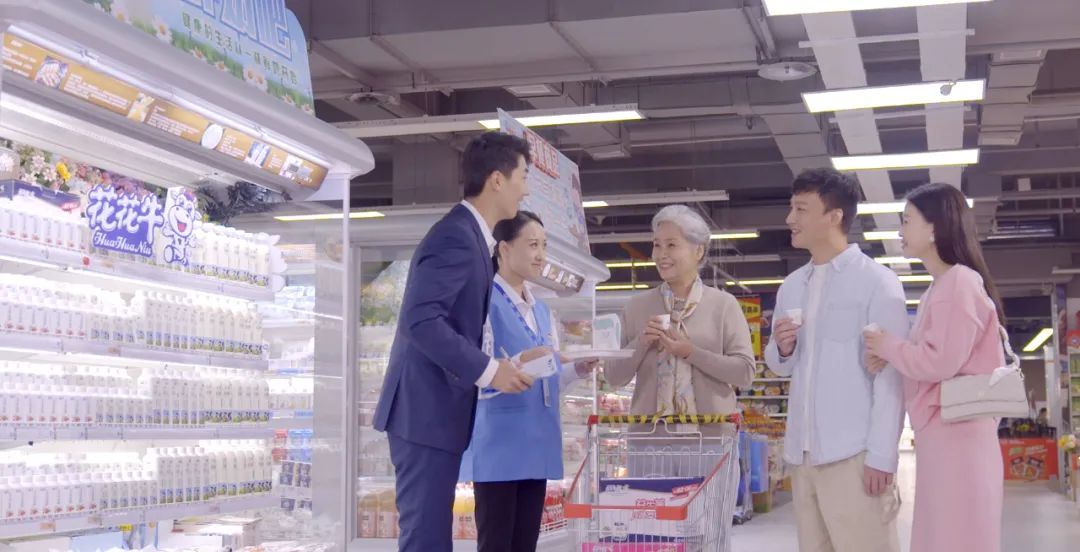 點贊！河南日報要聞02版——報道花花牛乳業(yè)集團鄭州分公司乳制品生產(chǎn)場景，彰顯花花牛乳業(yè)集團發(fā)展新活力