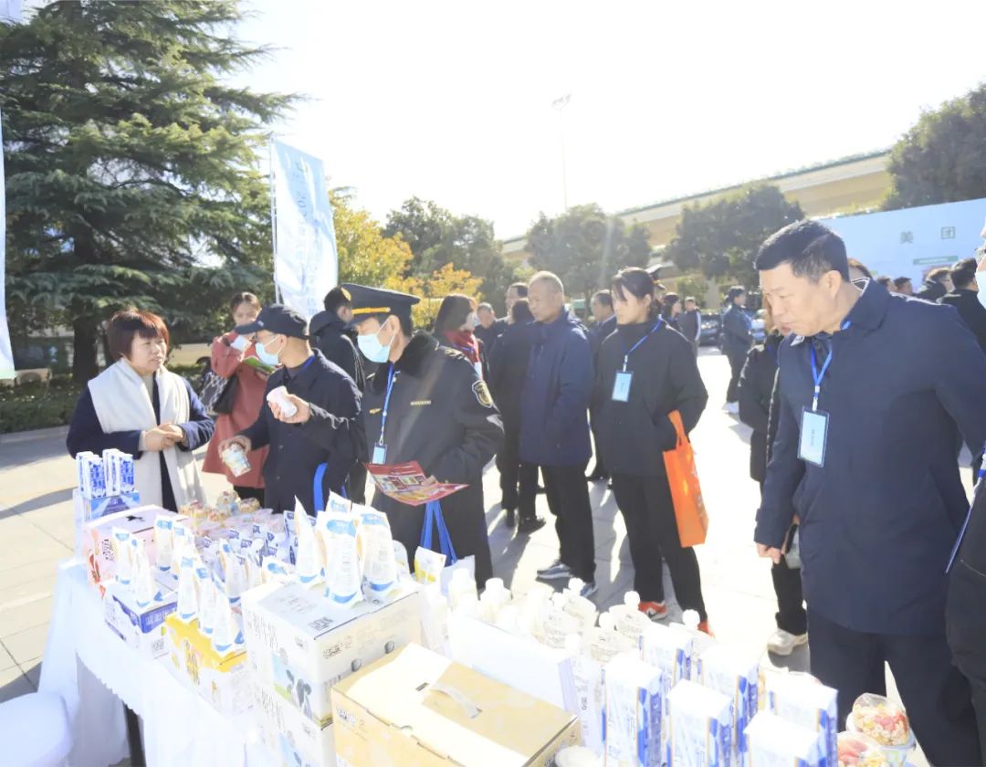 花花牛丨落實食品生產加工企業質量安全主體責任，助力人民群眾生活更美好——2023年河南省暨鄭州食品安全宣傳周啟動儀式隆重舉行