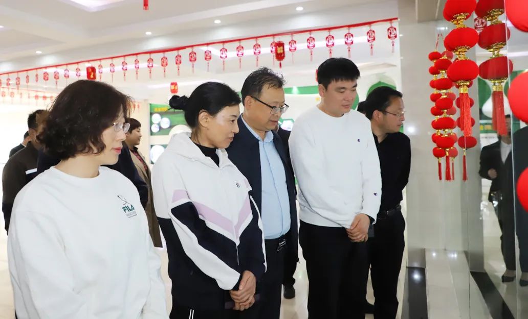 花花牛丨駐馬店市遂平縣政協(xié)黨組書記、主席張衛(wèi)東一行蒞臨花花牛魯山瑞亞牧場(chǎng)參觀 花花牛丨駐馬店市遂平縣政協(xié)黨組書記、主席張衛(wèi)東一行蒞臨花花牛魯山瑞亞牧場(chǎng)參觀