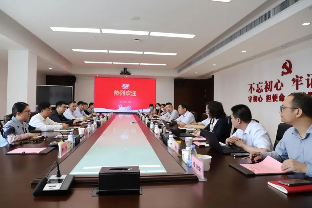 交流促提升 互動謀發展|花花牛乳業集團總裁楊永帶隊分別赴廣東燕塘乳業及越秀風行乳業參觀交流 交流促提升 互動謀發展|花花牛乳業集團總裁楊永帶隊分別赴廣東燕塘乳業及越秀風行乳業參觀交流