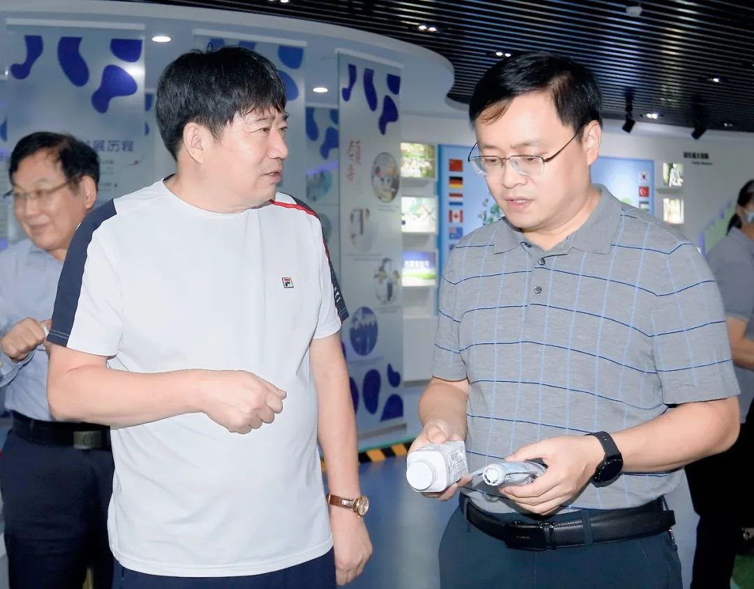 快訊|社旗縣人民政府縣長關文波一行蒞臨花花牛乳業(yè)集團參觀考察 快訊|社旗縣人民政府縣長關文波一行蒞臨花花牛乳業(yè)集團參觀考察