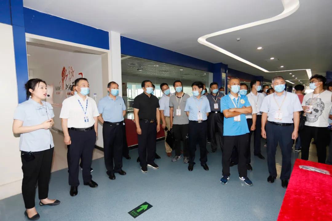 鄭州市安全生產雙重預防體系建設現場觀摩會在花花牛乳業集團鄭州分公司召開