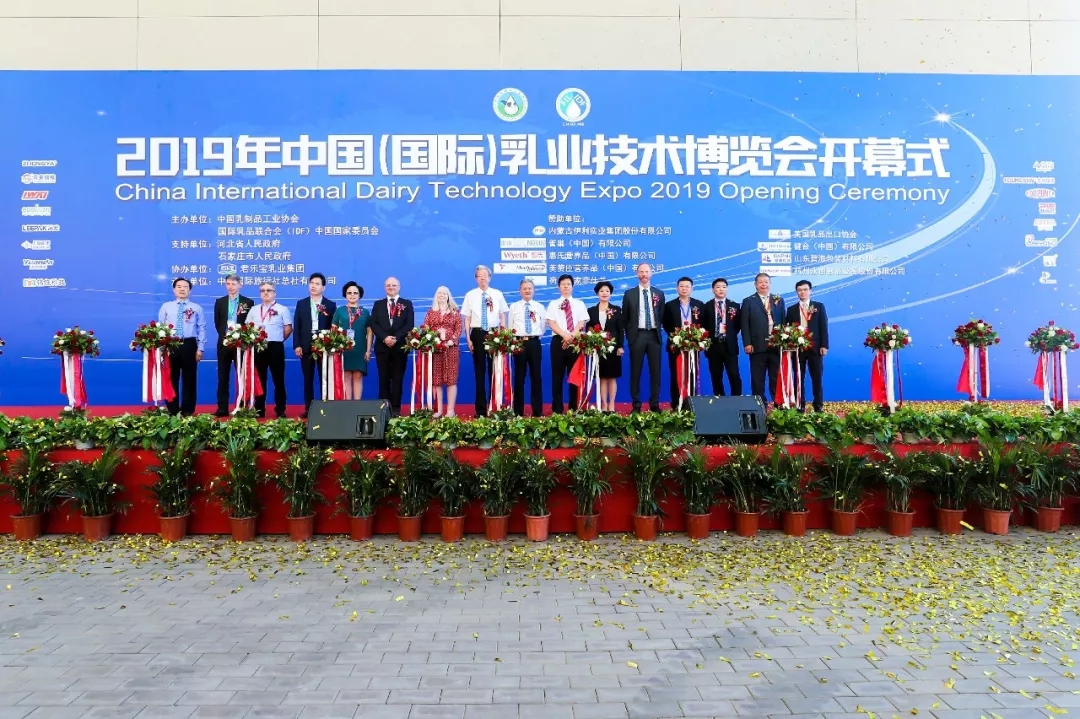 中國乳制品工業協會第二十五次年會召開!花花牛總裁董碩峰獲“振興乳業領軍人”榮譽稱號 中國乳制品工業協會第二十五次年會召開!花花牛總裁董碩峰獲“振興乳業領軍人”榮譽稱號