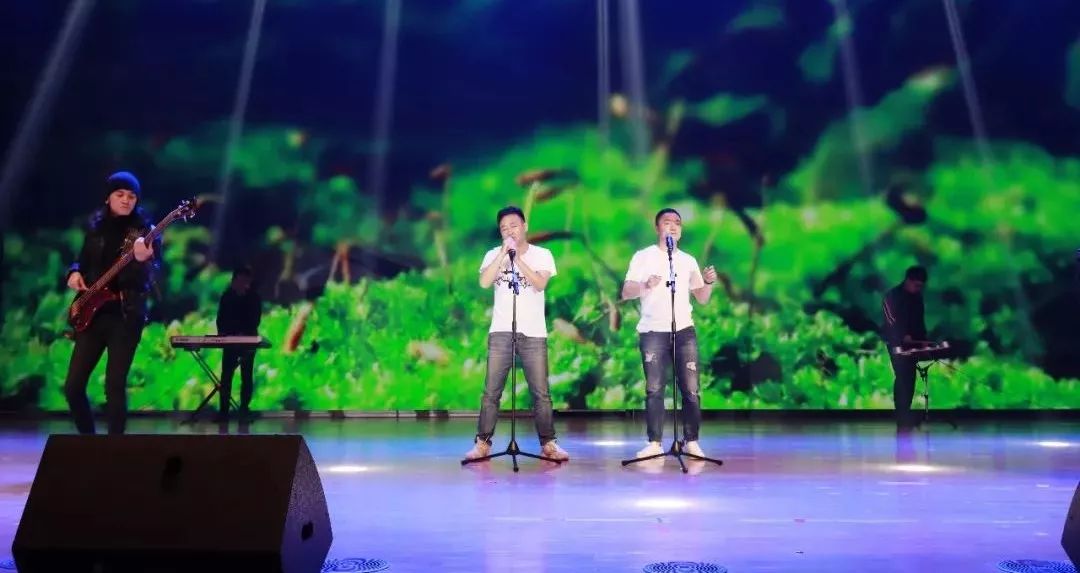 “贏在2019”,花花牛乳業(yè)集團(tuán)2019年新春晚會(huì)盛大開幕 “贏在2019”,花花牛乳業(yè)集團(tuán)2019年新春晚會(huì)盛大開幕