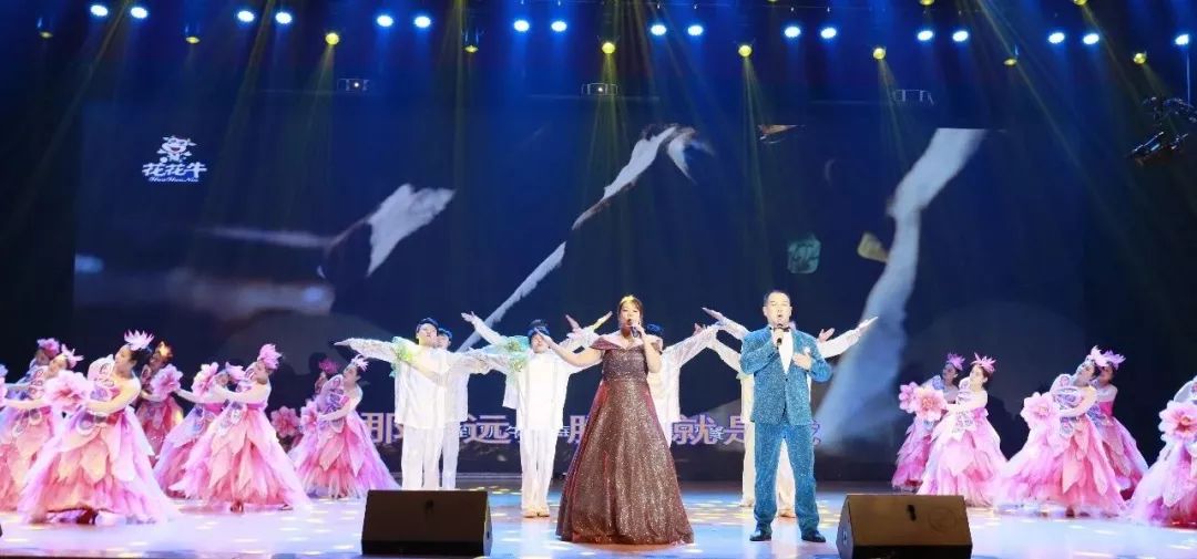 “贏在2019”,花花牛乳業(yè)集團(tuán)2019年新春晚會(huì)盛大開幕 “贏在2019”,花花牛乳業(yè)集團(tuán)2019年新春晚會(huì)盛大開幕