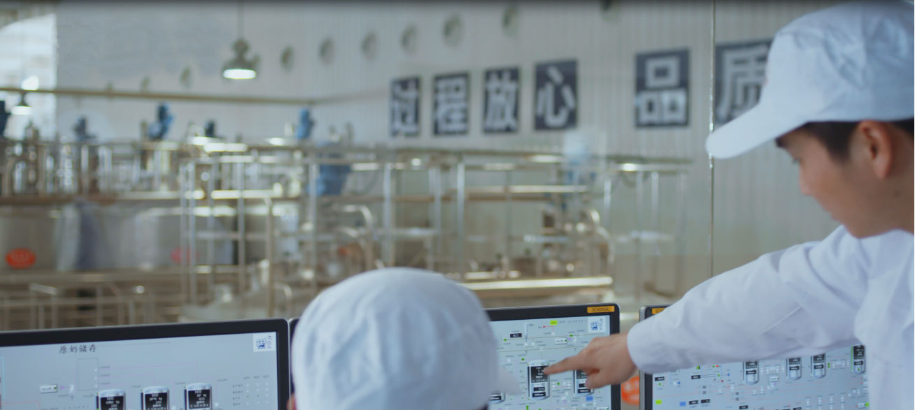 花花牛亮相2018人工智能產業發展高峰論壇 花花牛亮相2018人工智能產業發展高峰論壇