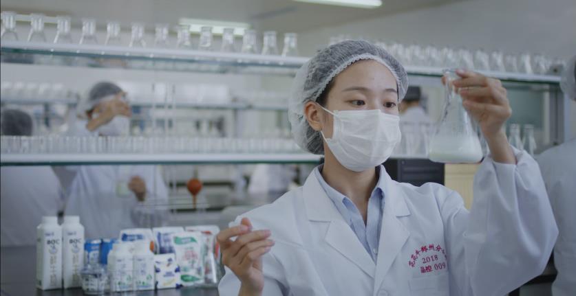 又雙叒叕獲獎(jiǎng)啦!花花牛榮獲“乳品質(zhì)量安全管理 優(yōu)秀企業(yè)” 又雙叒叕獲獎(jiǎng)啦!花花牛榮獲“乳品質(zhì)量安全管理 優(yōu)秀企業(yè)”