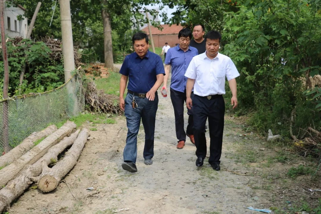 花花牛乳業(yè)集團走訪慰問貧困戶 結(jié)對幫扶暖人心 花花牛乳業(yè)集團走訪慰問貧困戶 結(jié)對幫扶暖人心