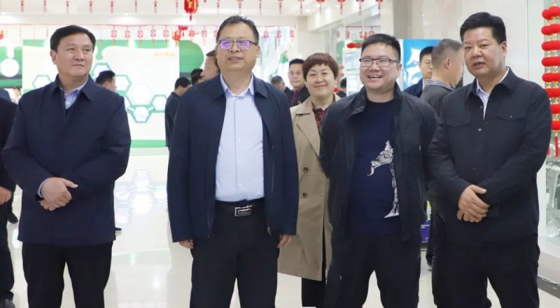 花花牛丨駐馬店市遂平縣政協黨組書記、主席張衛(wèi)東一行蒞臨花花牛魯山瑞亞牧場參觀