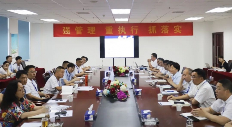 勇?lián)姑な卣齽?chuàng)新｜花花牛乳業(yè)集團(tuán)召開(kāi)營(yíng)銷、養(yǎng)殖及飼料月度經(jīng)營(yíng)工作會(huì)議